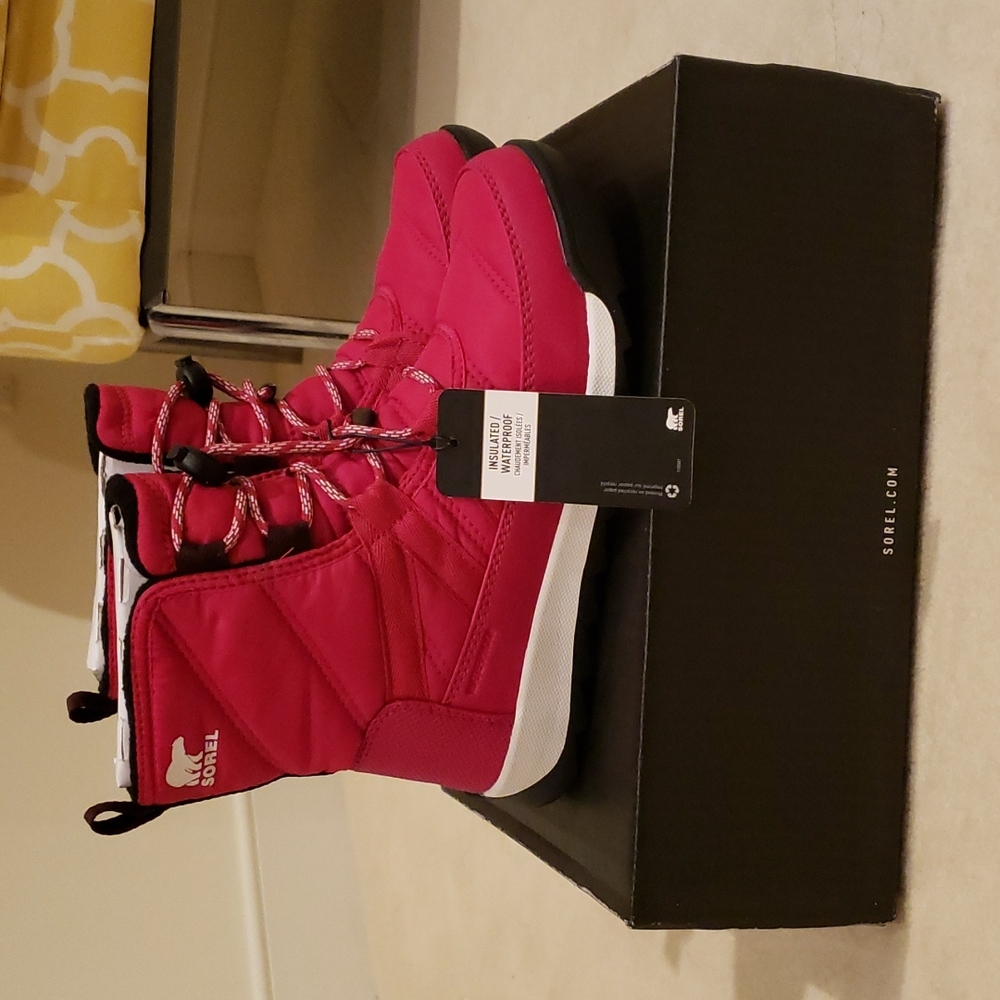 Sorel Youth Whitney II Short Lace winter boots.  Youth size 3.